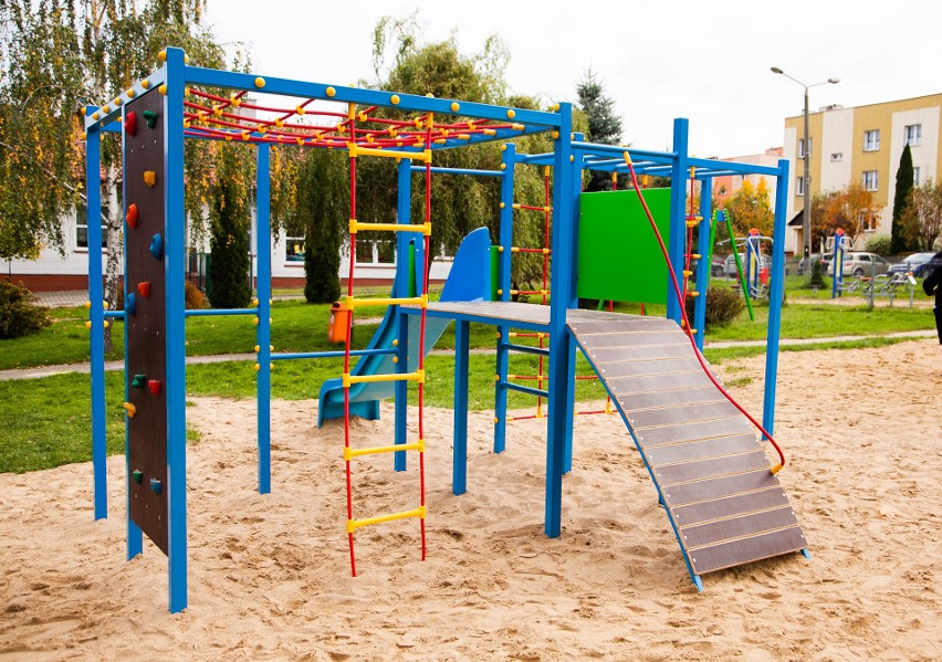 W Przysusze zostały odnowione i rozbudowane place zabaw dla dzieci na terenie gminy i miasta