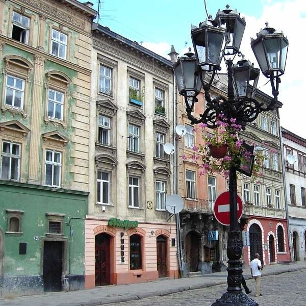 We Lwowie znajdziemy mnóstwo ulic z pięknymi zabytkowymi kamieniczkami. Niestety wielu z nich wciąż nie przywrócono dawnego blasku.