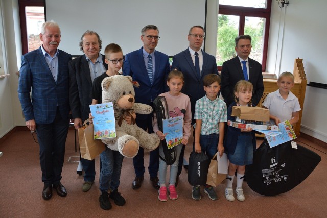 Podsumowanie konkursu "Bezpieczna szkoła" i wręczenie nagród laureatom i wyróżnionym uczniom