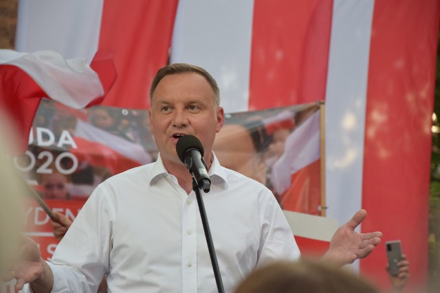 Prezydent Andrzej Duda na wiecu wyborczym w Nowej Soli, 2 lipca 2020 roku.