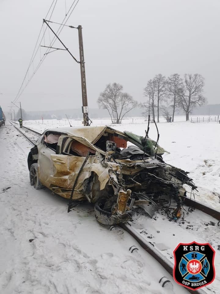 Wypadek na niestrzeżonym przejeździe kolejowym w Dobromierzu (powiat bydgoski)