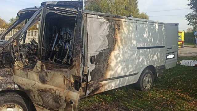 We wtorek, 18 października, na skrzyżowaniu ulic Hubala i Powstańców Wielkopolskich w Mniszkowie zderzyły się dwa samochody. Trzy ranne osoby trafiły do szpitala, w wskutek zderzenia doszło do samozapalenia jednego z samochodów.