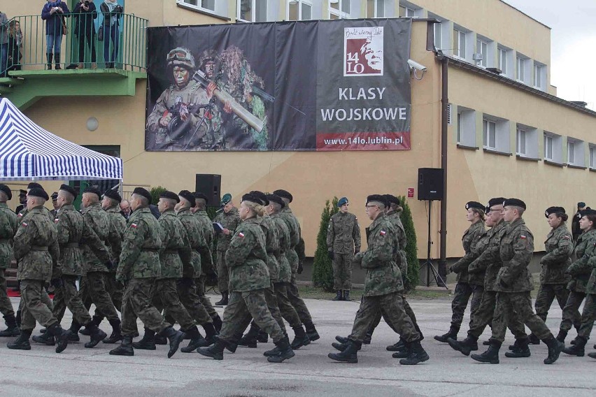 XIV LO w Lublinie. Uczniowie klas wojskowych złożyli ślubowanie [ZDJĘCIA]