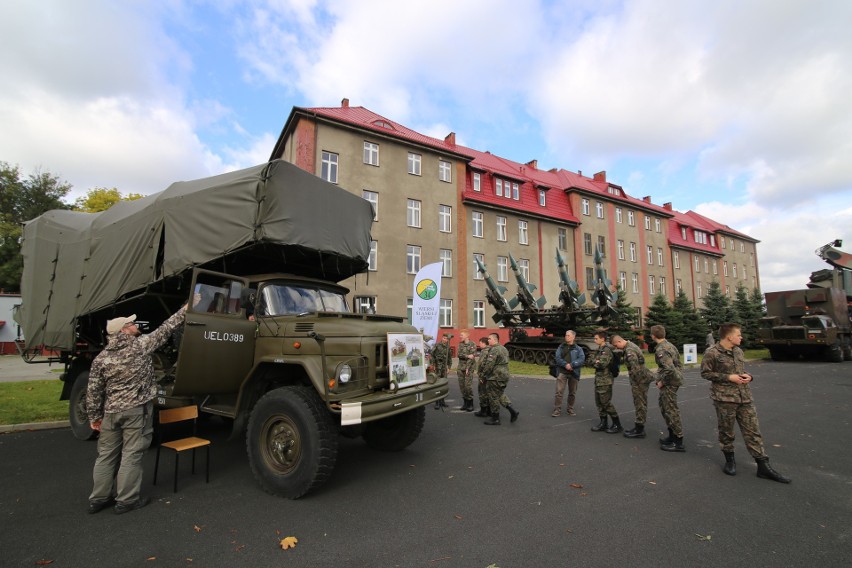 Bytomskie koszary wojskowe otwarte. 34. Śląski Dywizjon...