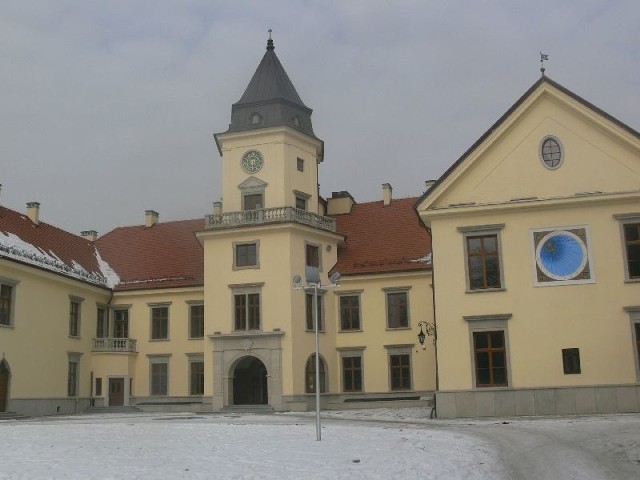 Zdaniem dyrektora dzikowskiego zamku na organizowanie hucznych imprez nie pozwalają przepisy.