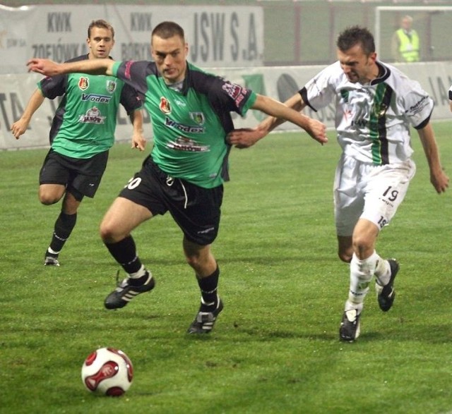 Jakub Ławecki (w środku) musiał przerwać grę w Stali Stalowa Wola z powodu choroby, ale trzyma mocno kciuki za kolegów z zespołu.