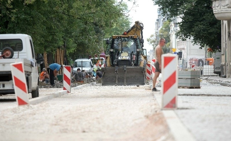 Remonty dróg w Łodzi. Co zostało zrobione? Czy zdążą na czas? [zdjęcia]