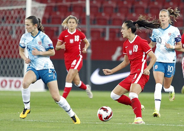 W piątek reprezentacja kobiet w piłkę nożną zremisowała 0-0 z reprezentacją Norwegii. Mecz odbył się na stadionie Widzewa w Łodzi. Zobaczcie zdjęcia z meczu.