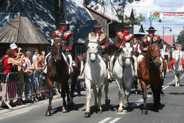 Sabałowe Bajania rozpoczynają się od barwnego korowodu