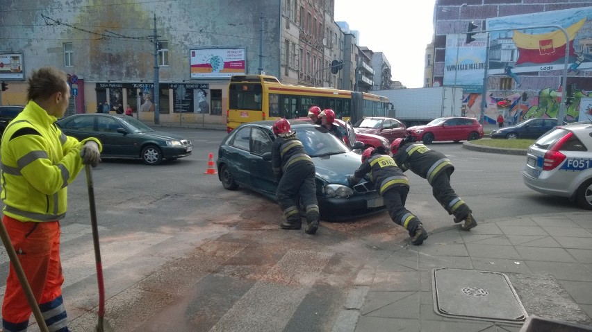 Wypadek na Kościuszki w Łodzi. Zderzenie 3 samochodów [ZDJĘCIA]