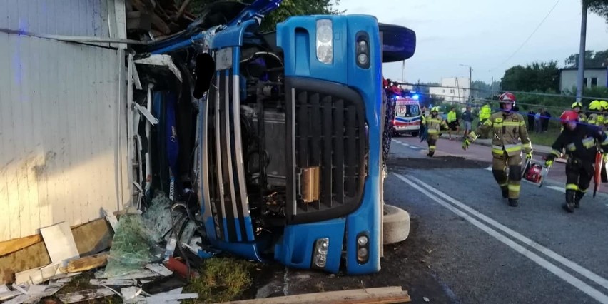 Janowo w powiecie szczycieńskim. Wypadek zablokował dk 58....