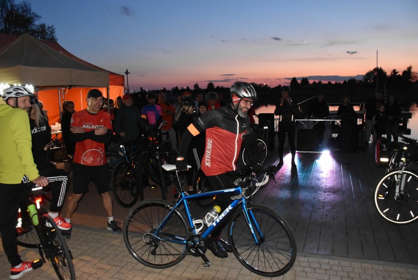 W Malborku odbyła się nocna sztafeta rowerowa. Niektórzy pokonali dystans nawet ponad 200 km 