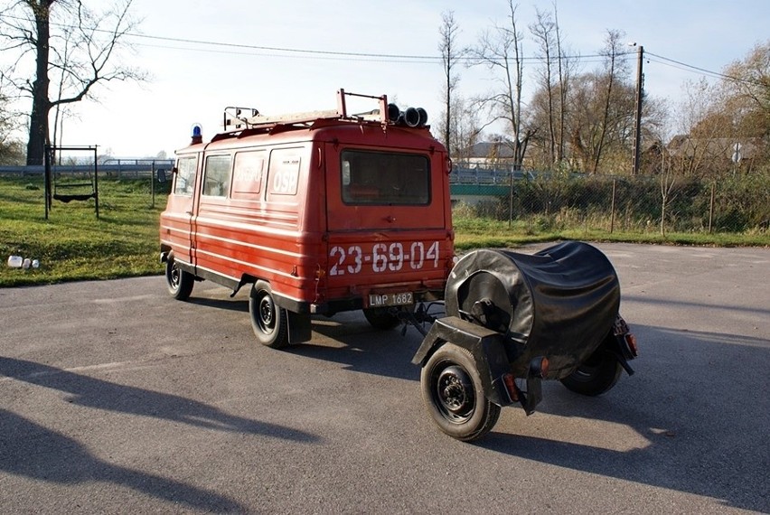 Kulesze Kościelne. Zabytkowy wóz strażacki wystawiony na sprzedaż. To gratka dla miłośników starej motoryzacji (ZDJĘCIA)