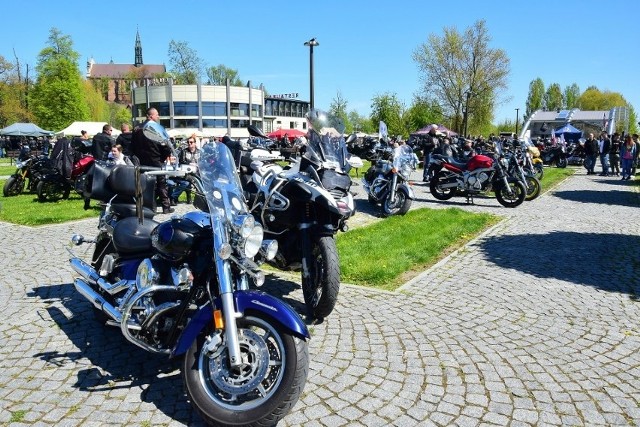 Rozpoczęcie sezonu motocyklowego 2024 w środę, 1 maja na Bulwarze Piłsudskiego w Sandomierzu. Oj będzie się działo.