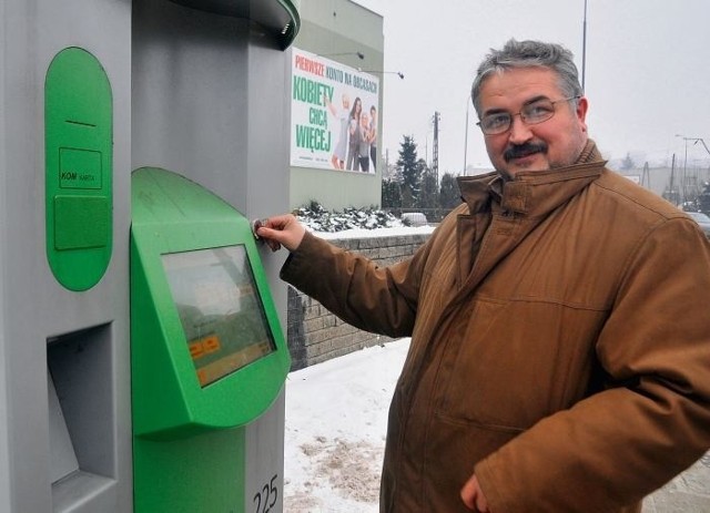 Zbigniew Rusak, szef Zarządu Transportu Miejskiego, planuje postawić w tym roku kolejnych dziesięć biletomatów. Do końca marca wszystkie stojące będą doładowywały komkarty