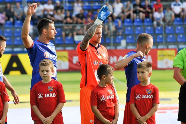 Michał Szromnik (w pomarańczowym stroju)