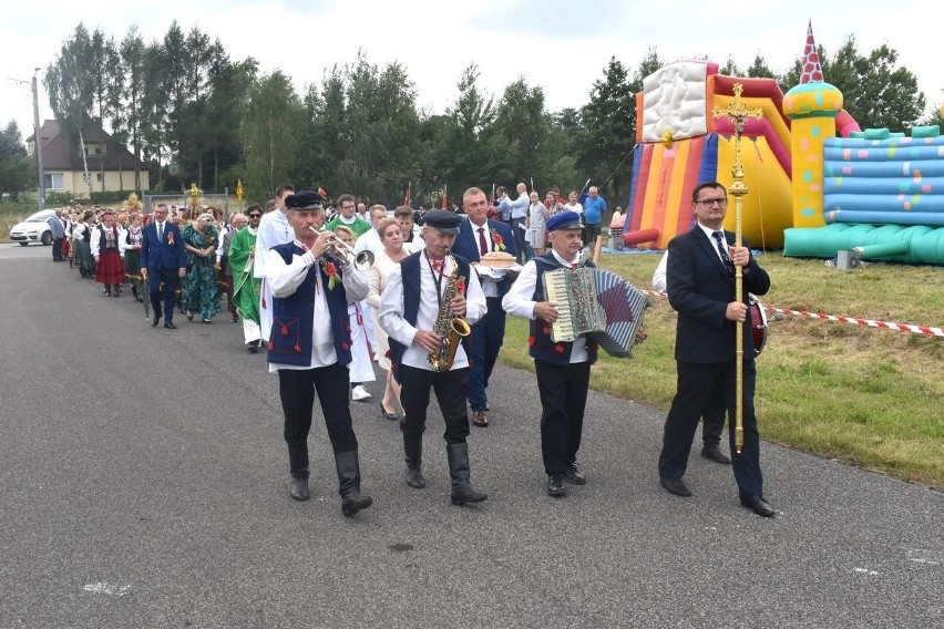 Dożynki na lotnisku w Masłowie: Nagrody dla rolników, za piękne wieńce i wiejskie michy!