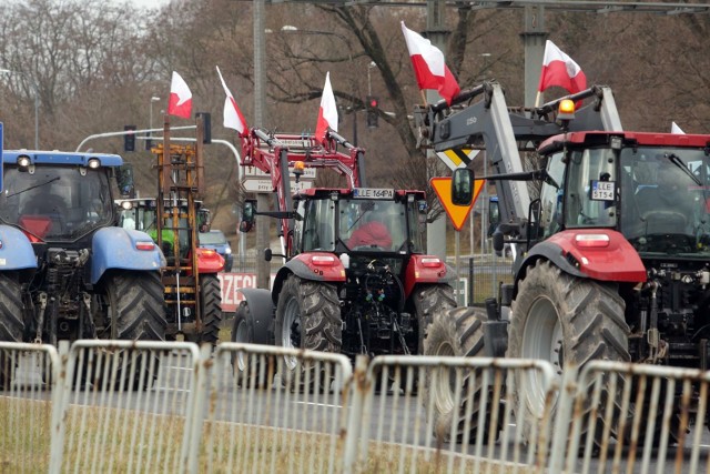 Rolnicy wyjadą traktorami na ulice przeciwko polityce Unii Europejskiej, która niszczy rodzime gospodarstwa.