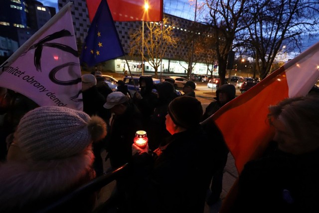 Wieczorem 18 marca 2019 roku, białostoczanie protestowali ze światełkami przed sądem okręgowym