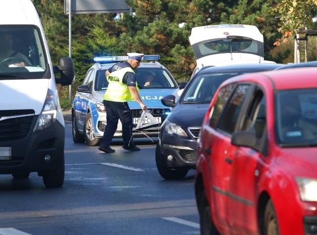 Do wypadku doszło około godziny 15.00. Są duże utrudnienia na ulicy Klecińskiej