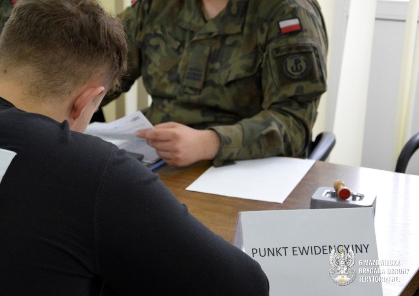 Kolejne szkolenie podstawowe dla kandydatów na żołnierzy 6. Mazowieckiej Brygady Obrony Terytorialnej. Zobacz zdjęcia