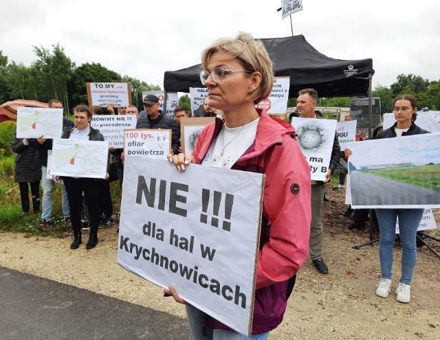 Członkowie społecznego komitetu, który zorganizował się przeciwko halom zamierza protestować aż do skutku.