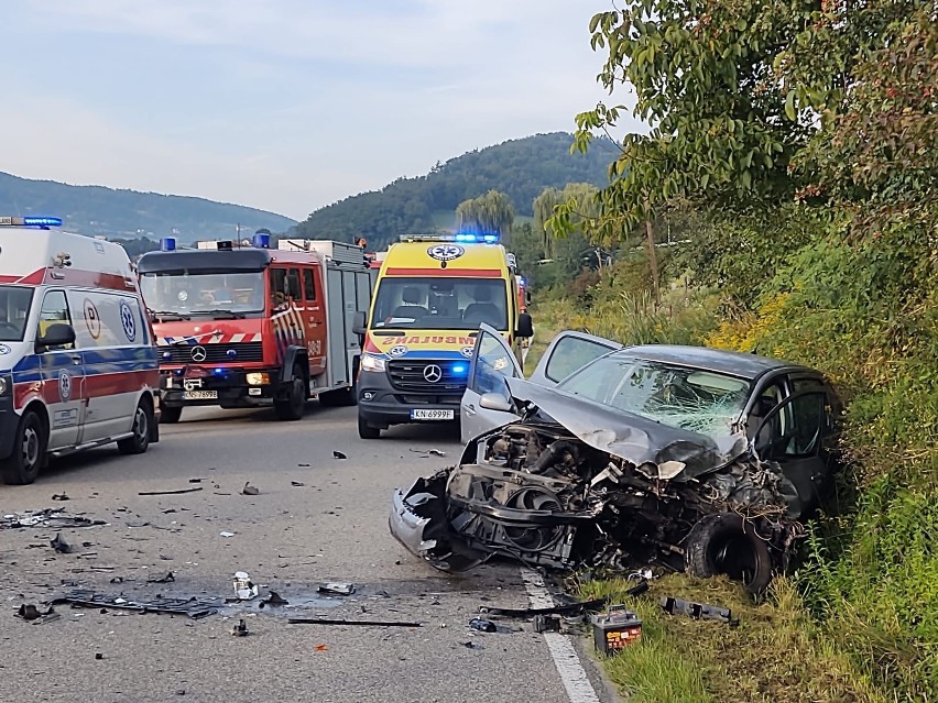 Tęgoborze- zderzenie samochodu osobowego i autobusu