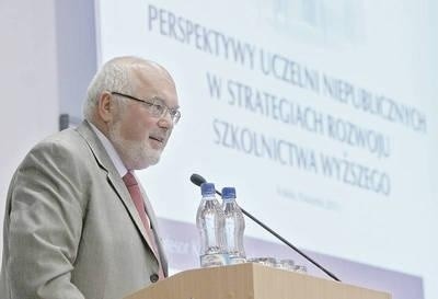 O zagrożonej przyszłości prywatnych szkół wyższych mówił dr Krzysztof Pawłowski, prezydent Wyższej Szkoły Biznesu National Louis University w Nowym Sączu, jednej z najstarszych i najbardziej zasłużonych prywatnych uczelni w Polsce Fot. Anna Kaczmarz