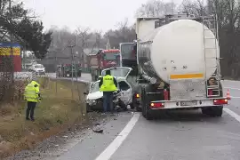 Śmiertelny Wypadek W Nisku. Nie Żyje Kierowca Peugeota, Który Wjechał Wprost Pod Tira [Zdjęcia] | Nowiny