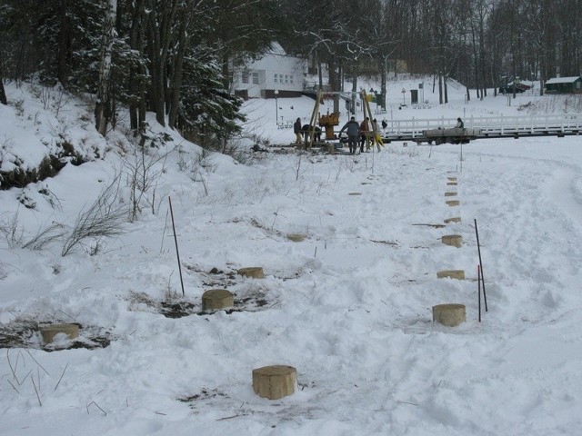 Budowa promenady nad jeziorem Jeleń w Bytowie