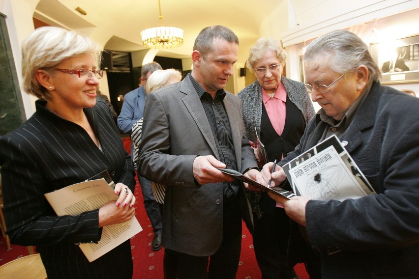 Przedpremierowy pokaz &quot;Piątej strony świata&quot; Kutza w Teatrze Śląskim [ZDJĘCIA, WIDEO]