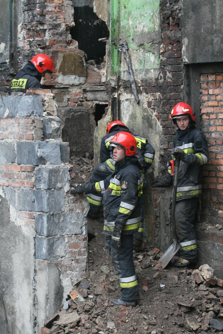 Świetochłowice: Zawaliły się dwie przybudówki na ul. Barlickiego [ZDJĘCIA]