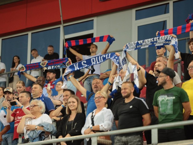 Na derbach Piasta Gliwice z Ruchem Chorzów były miejsca na stadionie, gdzie byli razem kibice obu klubów.  Zobacz na ZDJĘCIACH listę meczów z największą liczbą kibiców