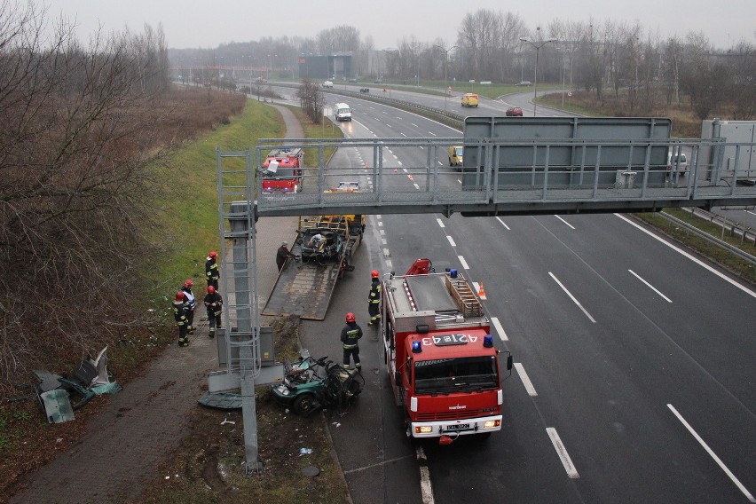 Wypadek na DTŚ zakończył się tragiczną śmiercią 24-latka....