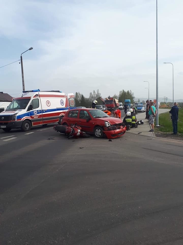 Wypadek z motocyklistą w Bielanach koło Kęt. Droga Oświęcim-Kęty całkowicie zablokowana