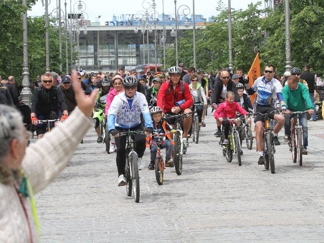 Kilkuset rowerzystów wystartowało w Masie Krytycznej.