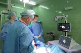 Ortopedzi w Gliwicach przeprowadzają operacje robotyczne stawu kolanowego - zabieg ma wiele korzyści dla pacjentów