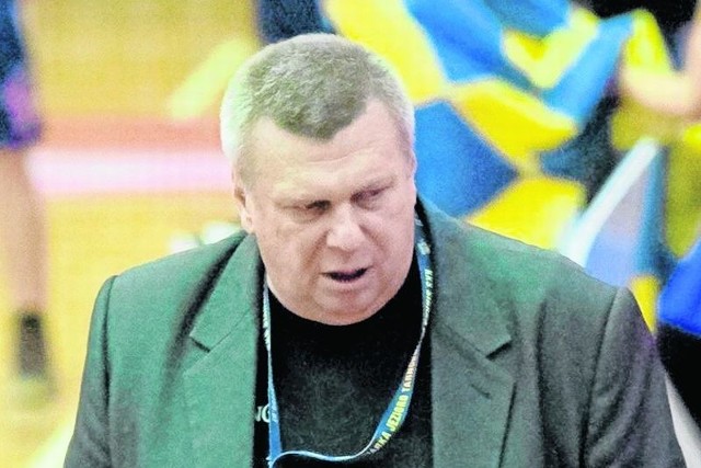 Trener Zbigniew Pyszniak potrafi ciekawie mówić o koszykówce. Doceniają to nie tylko  dziennikarze z podkarpackich mediów