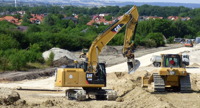 Prace przy budowie nowej obwodnicy osiedla Sikorskiego w Busku-Zdroju idą pełną parą.