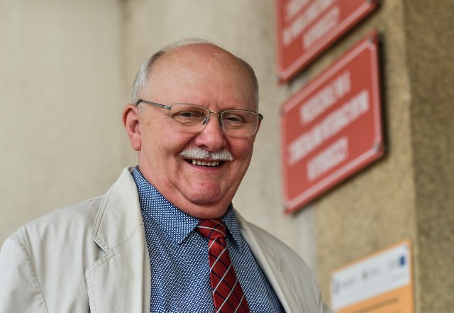 Eugeniusz Sobieraj przez 32 lata kierował szkołą przy ul. Pijarów w Bydgoszczy. To jego ostatni rok szkolny na stanowisku dyrektora, bo przechodzi na emeryturę.
