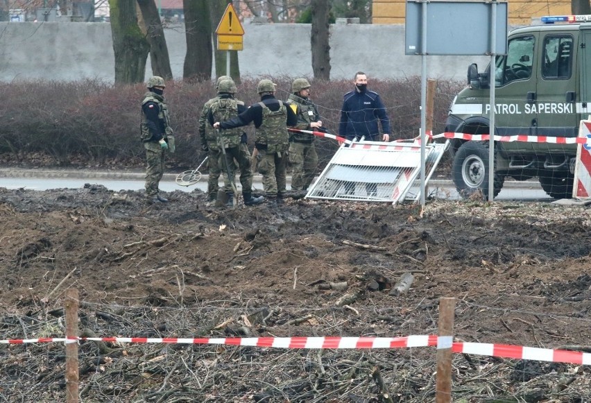 Bomba lotnicza na Popowicach. Akcja saperów, zablokowane...