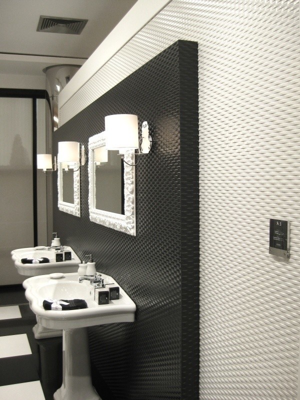 Aranżacja łazienki z wykorzyatniem klasycznej bieli i czerni...