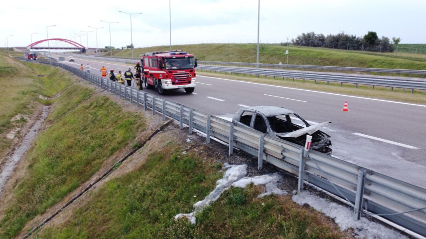 Przy Węźle Przemyśl na autostradzie A4 spalił się samochód osobowy marki Fiat Punto [ZDJĘCIA]