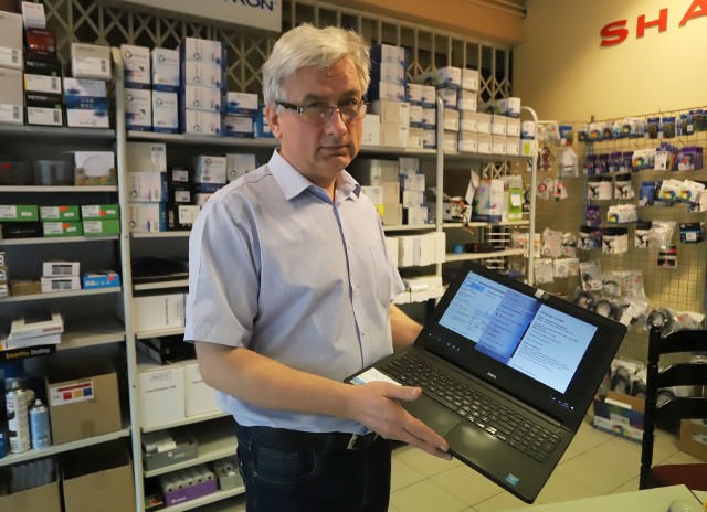 - Laptop na komunię, to dobry pomysł, bo dziecko wykorzysta też sprzęt do nauki - mówi Robert Maciejewski ze sklepu Cezap.