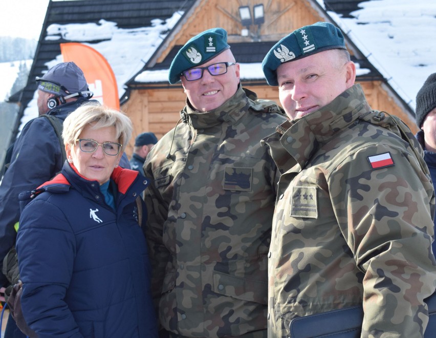 Podhale: Wojsko w kurortach narciarskich namawia turystów do założenia munduru