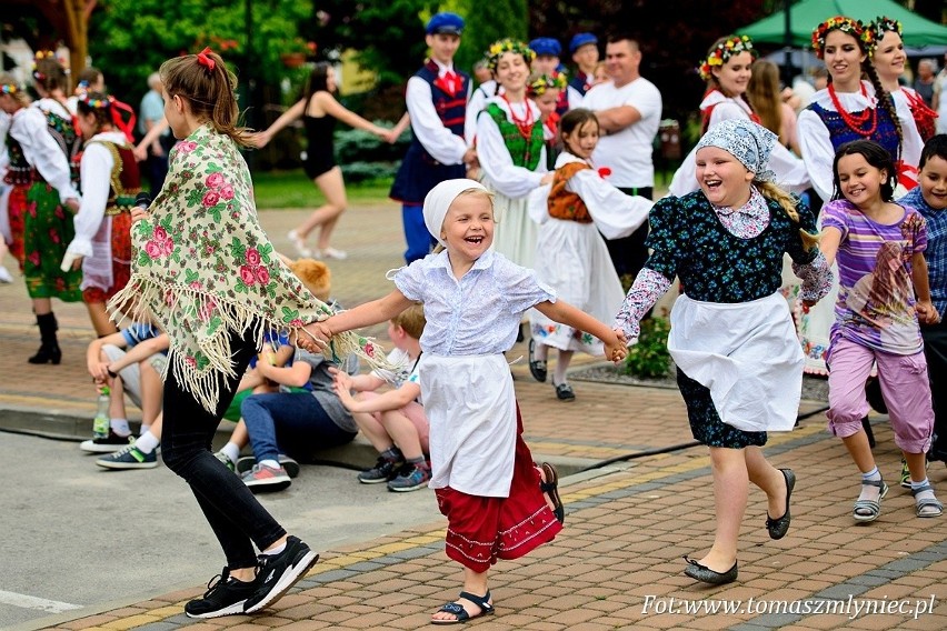 Młodzi artyści z dziewięciu regionów na festiwalu "Dziecko w Folklorze" w Baranowie Sandomierskim. Na finał folkowy koncert  