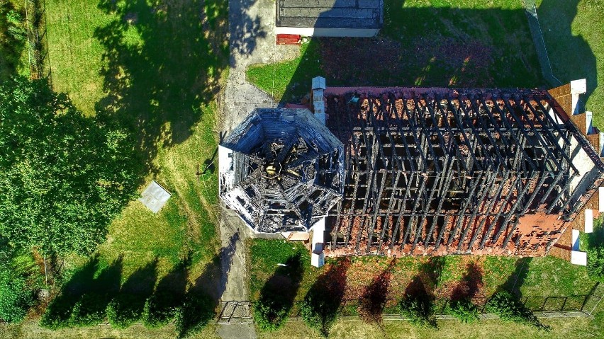 Zniszczony kościół z lotu ptaka
