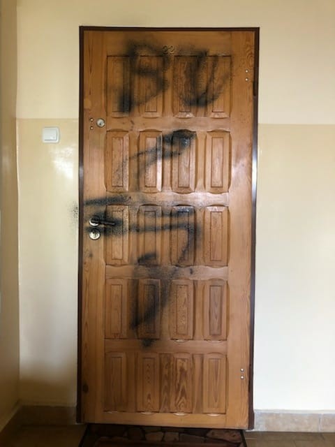 Zniszczone drzwi