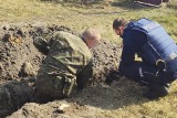 W wykopie przy drodze znaleźli stary niewybuch. Okazało się, że pochodzi z czasów II wojny światowej