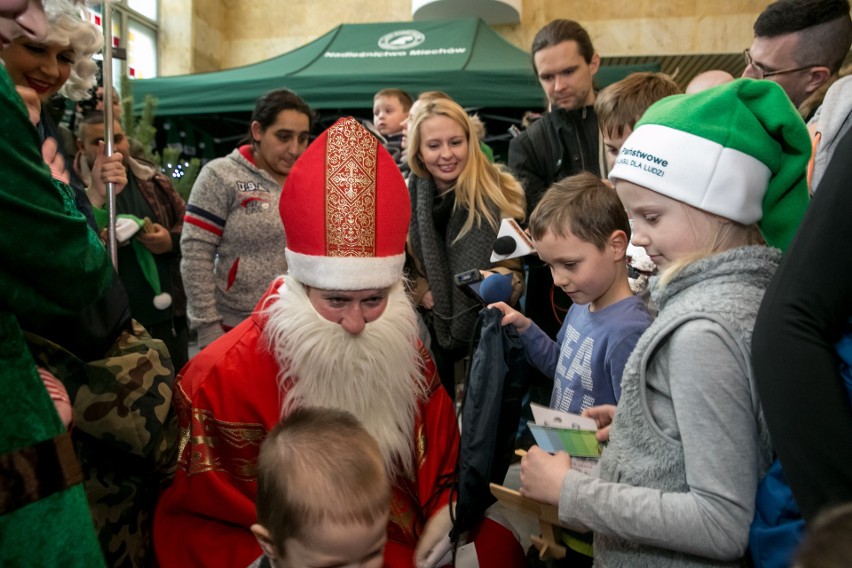 Kraków. Mundurowy festyn św. Mikołaja w szpitalu [ZDJĘCIA]